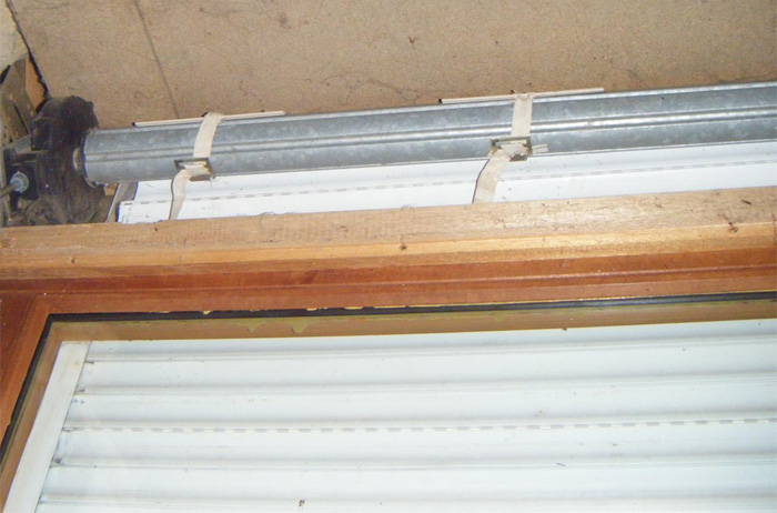 Attache tablier de volet roulant  verrou automatique, sangle, etc...