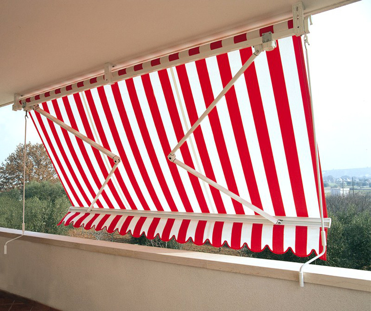 store monobloc avec toile installé en loggia