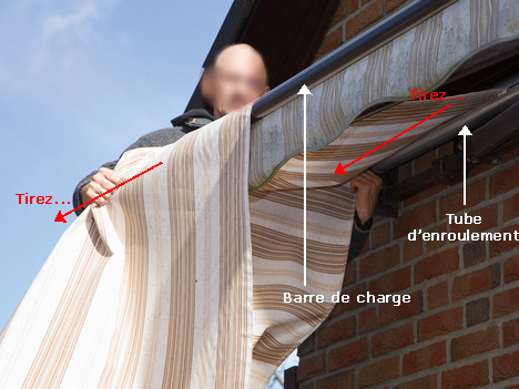 Tirer et sortir la toile du store extérieur