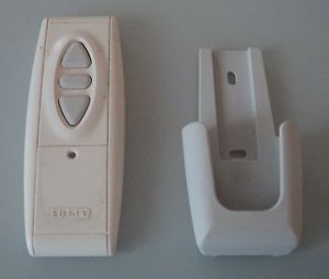 Télécommande Somfy radio RTS et support mural