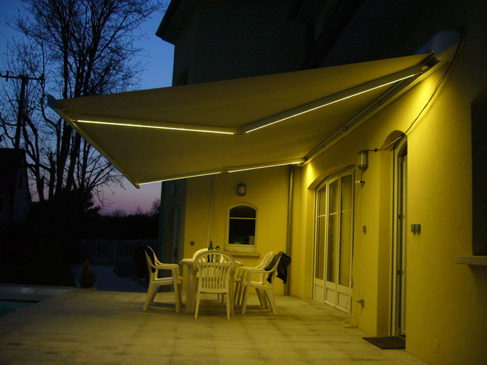 Store banne extérieur ON'X LUX de marquises stores