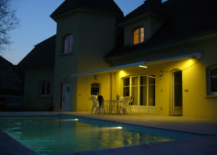 Store banne avec led, lumiaire dans les bras