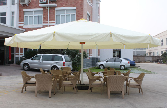 Trs grand parasol grande envergure