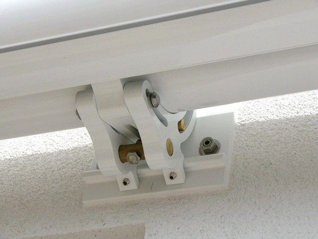 Store banne sur mur avec isolation, isolé par l'extérieur
