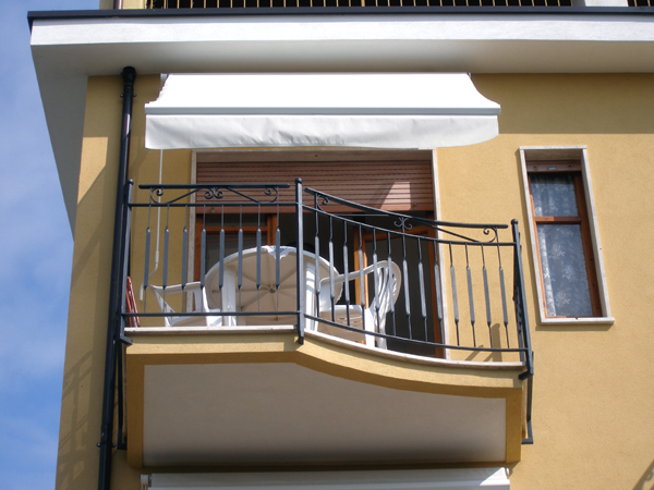 Protéger un balcon du soleil