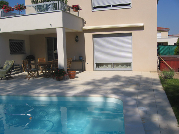 Store banne et piscine