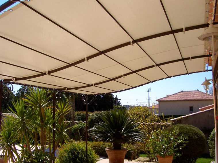 Pergola fer avec precontraint 502 pvc