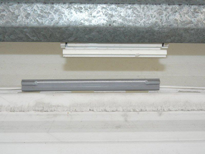 fixation verrou automatique de volet roulant cassé